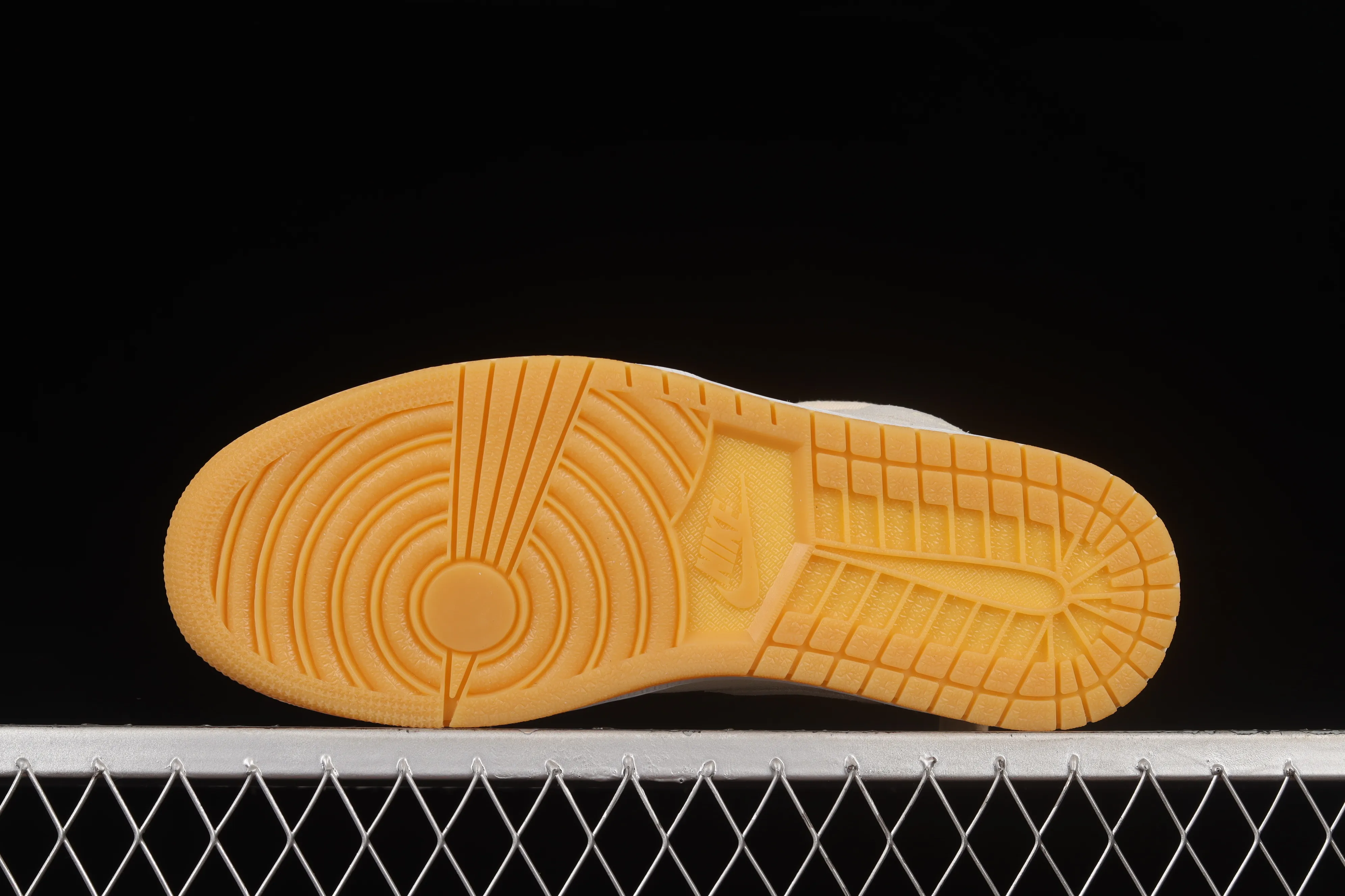 All categories Air Jordan Jordan series basketball shoes Air Jordan 1 Mid G version pure original Air Jordan 1 Mid AJ1 Joe 1 coconut milk color mid-top basketball shoes DN4281-100